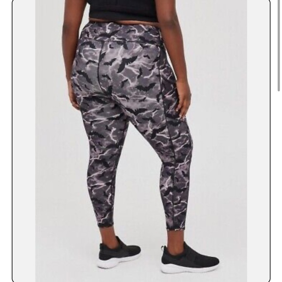 Torrid Halloween Bat Leggings Active Gray 4x - Picture 3 of 5